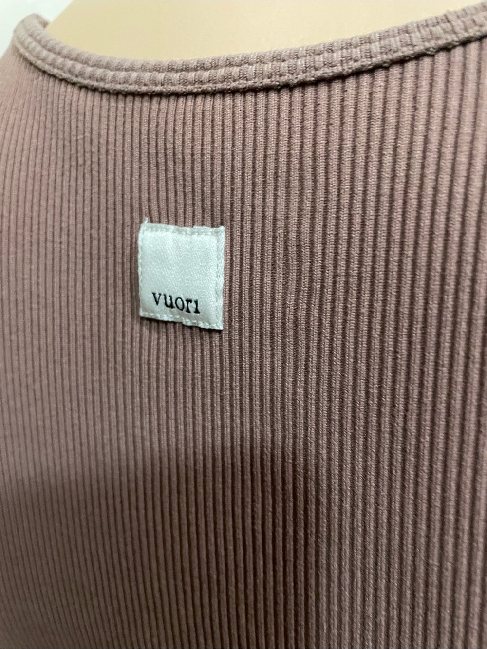 Vuori Mauve Ribbed Crop Tank - Picture 2 of 10